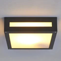 Kantet udendørslampe Nerea