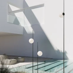 Karman lampe med jordspyd Atmosphere, sort 178 cm plast