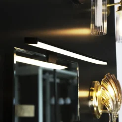 Kos LED-spejllampe, bredde 40 cm, sort aluminium IP44