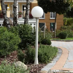 KRISTALLKUGEL gadebelysning i hvid