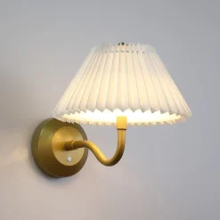 LED-akku-væglampe DANISH, udhæng 25 cm guldfarvet metal