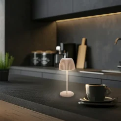 LED-bordlampe med batteri Brilo unplugged Riffle, 20 cm, beige