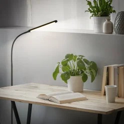 LED-gulvlampe Mura, sort, højde 170 cm, metal Touchdimmer