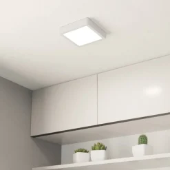 LED-loftslampe Fueva 5 IP44 3000K hvid 16x16cm