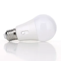 LED-pære E27, 7,3 W, CCT, opal, 806 lm, dæmpbar
