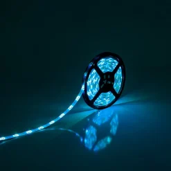 LED-RGB stripe med fjernbetjening, længde 5 meter