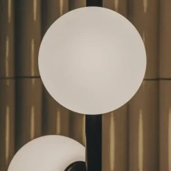 LEDS-C4 LED-gulvlampe Perlina, højde 170 cm, sort, stål