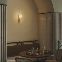 LEDS-C4 LED-væglampe Perlina, guldfarvet, dæmpbar