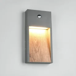 LED-sensor-udendørs LED-væglampe SALMON, trælook, højde 33 cm IP44