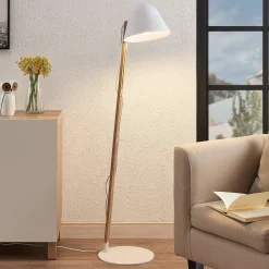Lindby Tetja gulvlampe med træstang, hvid