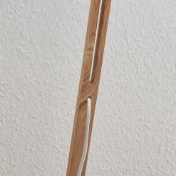 Lindby Tetja gulvlampe med træstang, hvid