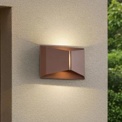 Lindby udendørs LED-væglampe Anlira, brun, op og ned, IP65