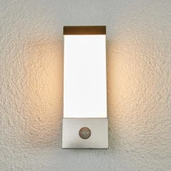 Lindby udendørs LED-væglampe Severina, 25 cm, sensor, stål
