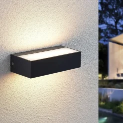 Lindby udendørs LED-væglampe Nienke, 17 cm, saltvandsresistent, IP65