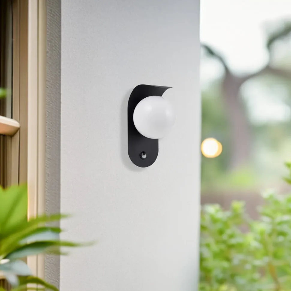 Lindby udendørs LED-væglampe Lacie, sensor, sort/hvid, aluminium