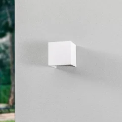 Lindby udendørs LED-væglampe Nivar, kantet, hvid, metal, IP54