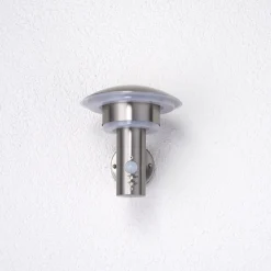 Lindby udendørs LED-væglampe Lillie, sensor, højde 19 cm