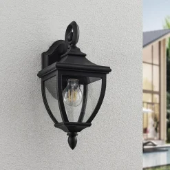 Lindby udendørs væglampe Cerys, sort, plast, højde 37 cm