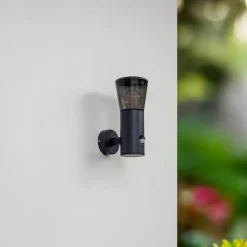 Lindby udendørs væglampe Heulo, Ø 10,5 cm, røggrå, sensor