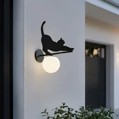 Lindby udendørs væglampe Katti, metal, sort, IP44, kat