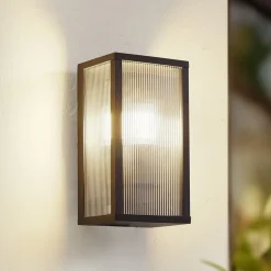 Lindby udendørs væglampe Peldar, 26 cm, riflet, IP44, E27