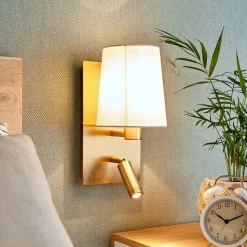 Lindby væglampe Aiden, 30 cm, antik messing, LED-læselampe