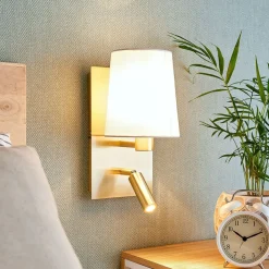 Lindby væglampe Aiden, hvid, messing, LED-læselampe