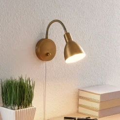 Lindby væglampe Amrei, antik messing, 42 cm, stik, dæmpbar