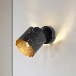 Lindby væglampe Aralena, sort/guld, 1 lyskilde, Ø 12cm