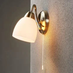 Lindby væglampe Mael, højde 20 cm, antik messing, trækkontakt