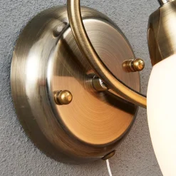 Lindby væglampe Mael, højde 20 cm, antik messing, trækkontakt