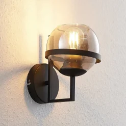 Lindby væglampe Marinka, højde 20 cm, sort, røgfarvet glas