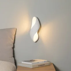 Lindby væglampe Ornela, hvid, gips, højde 29,5 cm