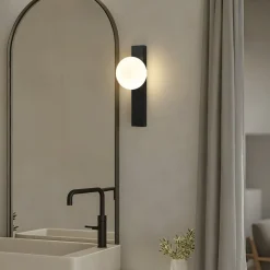 Lindby væglampe Tavrik, sort/hvid, højde 30 cm, glas