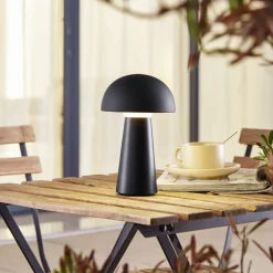 Lindby Zyre LED genopladelig bordlampe, sort, IP44, touchdæmper