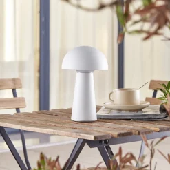 Lindby Zyre LED genopladelig bordlampe, hvid, IP44, touchdæmper