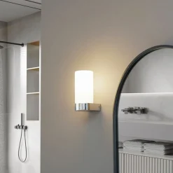 Lucande Basolo væglampe til badeværelset, krom, højde 17,2 cm, glas