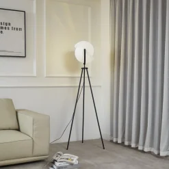 Lucande Helva gulvlampe, 150 cm, hvid/sort, drejelig