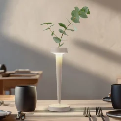 Lucande LED-batteridrevet lysestage Lea, vase, beige, 28 cm