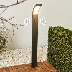 Lucande LED-gadelampe Juvia, 100 cm, bevægelsessensor, IP54