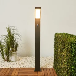 Lucande LED-gadelampe Juvia, 100 cm, bevægelsessensor, IP54