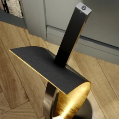 Lucande LED-gulvlampe Marija, sort, metal, højde 140 cm