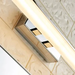 Lucande LED-væglampe til badeværelset Julie, 46 cm, krom, metal, IP44