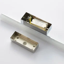 Lucande LED-væglampe til badeværelset Julie, 46 cm, krom, metal, IP44