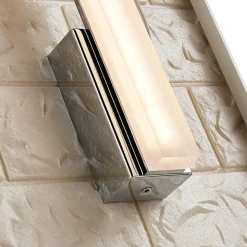 Lucande LED-væglampe til badeværelset Julie, 32 cm høj, krom, IP44