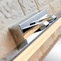 Lucande LED-væglampe til badeværelset Julie, 75 cm, krom, metal, IP44