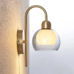 Lucande Mylah væglampe med glasskærm, messing