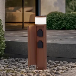 Lucande sokkellampe Corban, rust, dør, stikkontakter, G9, IP44