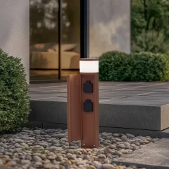 Lucande sokkellampe Corban, rust, dør, stikkontakter, G9, IP44