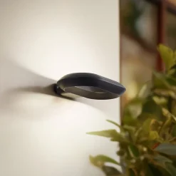 Lucande udendørs LED-væglampe LOOP, sort, IP44, metal